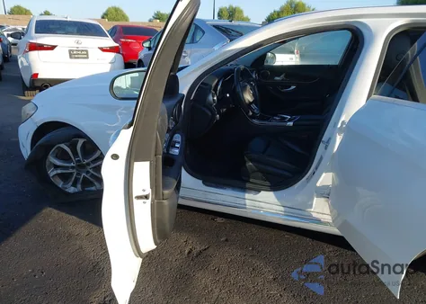 2015 Mercedes-Benz C 300 из США, поврежденный, VIN 55SWF4JB0FU081557